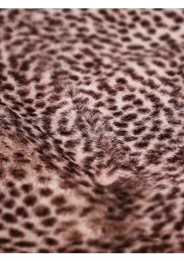 Naturel Leopar: Hakiki Hayvan Derisi Aksesuarıyla Evinizdeki