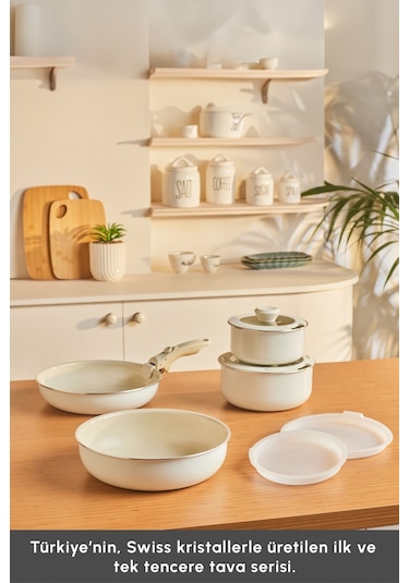 Karaca x Refika Swiss Crystal Almond Cream Easy Clıp 9 Parça Tencere Seti Ind