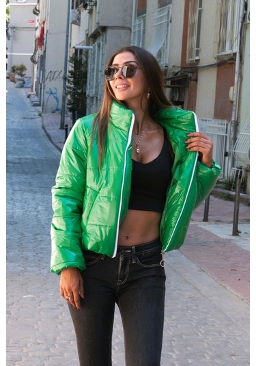 Kadın Yeşil Parlak Su İtici Dik Yaka Kısa Şişme Mont - 40 Yeşil