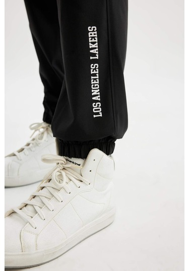 DeFactoFit NBA Los Angeles Lakers Dokuma Jogger Eşofman Altı Slim Fit Dar Kesim Cepli Ekstra Dar Paça D5647AX24AUBK81