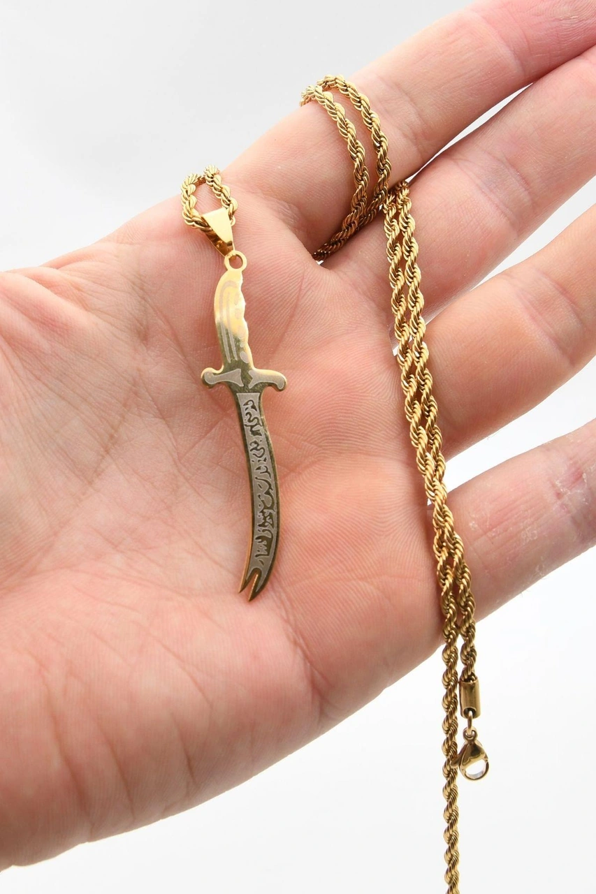 La Feta İlla Ali La Seyfe İlla Yazlı Zülfikar Kolye Paslanmaz Çelik Zincir Altın Kaplama 3mm 902308 Altın