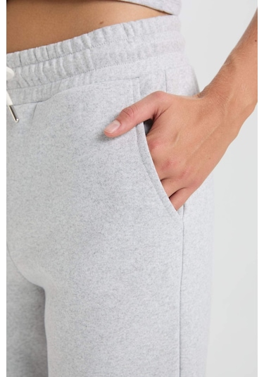 DeFacto Kalın Jogger Eşofman Altı Beli Paçası Lastikli Bağcıklı Basic Düz Cepli W1505AZ24WNGR210 DeFacto Kalın Jogger Eşofman Altı Beli Paçası Lastikli Bağcıklı Basic Düz Cepli W1505AZ24WNGR210