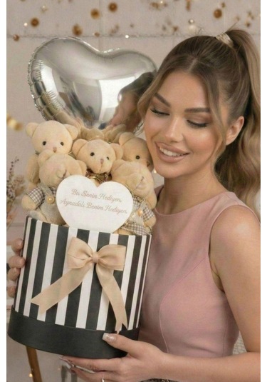 Premium Silindir Kutusunda Aynalı Ve Kalp Balonlu Peluş Taba 5li Ayıcık Buketi