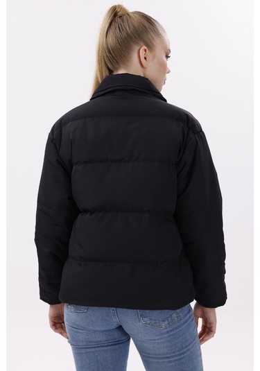 Kadın Dolgulu Puffer Mont - Yüksek Yaka, Suya Dayanıklı Siyah