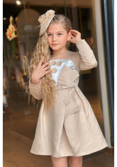 Riccotarz Kız Çocuk Kare Yaka Göğsü Pano Çiçek Asimetrik Kesim Krem Elbise Krem