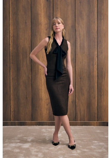 Fularlı Kolsuz Tüvit Elbise - Kahve-136338 Kahve