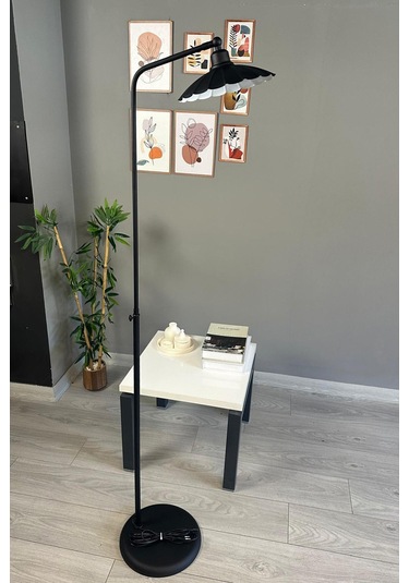 Siyah Lambader Düz Gövde Hareketli Başlık Modern Metal Oturma Odası Çalışma Odası Zemin Lambası Siyah