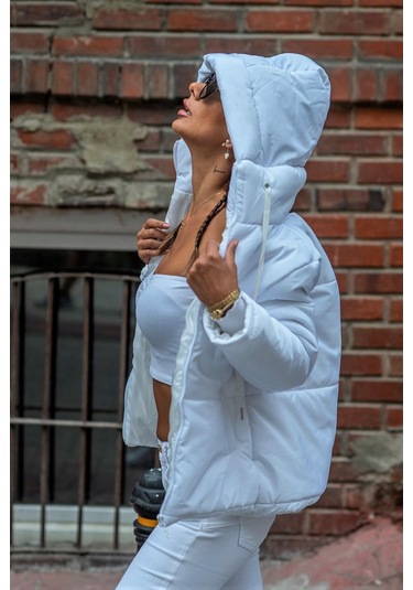 Kadın Beyaz Su Geçirmez Kapüşonlu Şişme Mont