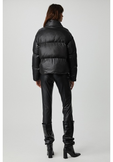 KEIRAN Kadın Dik Yaka Astarlı Parlak Siyah Mont