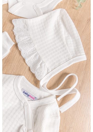 Fistolu Kendinden Desenli 8'li Kız Bebek Hastane Çıkışı Bebek Takımı