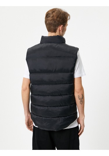 Koton Şişme Yelek Kolsuz Fermuarlı Dik Yaka Etiket Baskılı Cep Detaylı Siyah 4sam20023hw Siyah