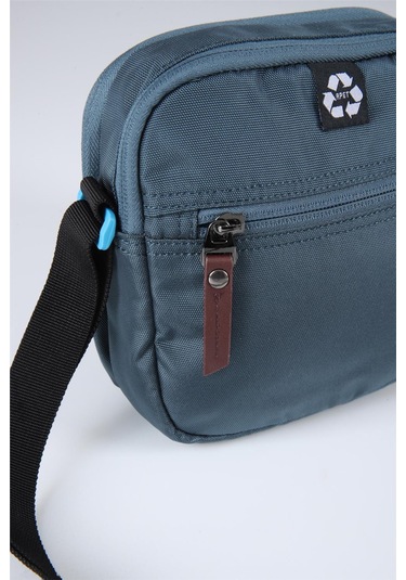 D00713 Discovrey Askılı Çanta Petrol