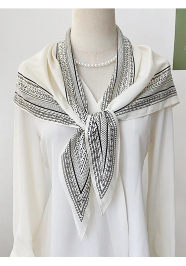 Buddha Bear Sonbahara Özel İpek Baş Ve Boyun Şalı 446074807 Beyaz