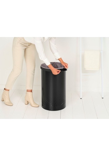 Brabantia Matt Black Plastik Kapaklı Çamaşır Sepeti 60lt Siyah