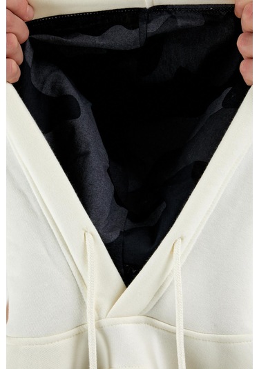 Erkek 3 İplik Pamuklu İçi Polarlı Regular Fit Nakışlı Kapüşonlu Kanguru Cepli Ekru Sweatshirt Ekru