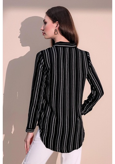 Kadın Siyah Uzun Kol Özel Kumaş Tek Cep Gömlek Dik Çizgili Arkası Uzun Basic Kesim Gömlek Siyah