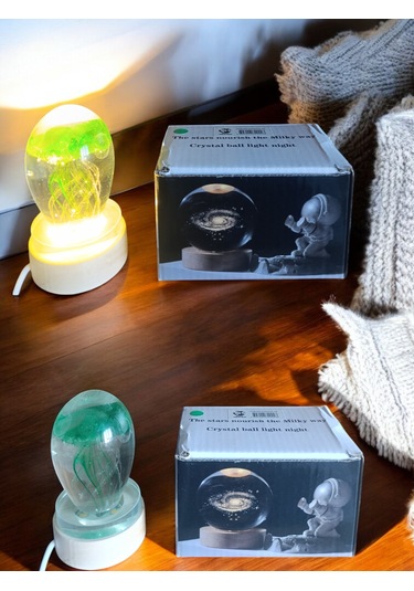 Ahşap Altlıklı Yeşıl Renk Dekoratif Işıklı Küre