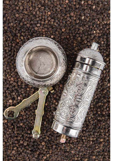 Gaziantep Otantik Kahve Değirmeni Baharat Değirmeni Yük:18cm Eni:6,0cm Ağırlık:450gr Gümüş