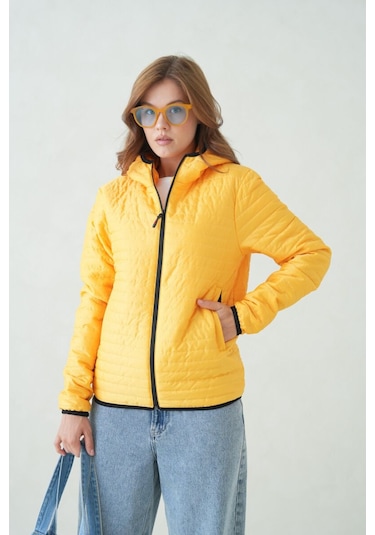 İçi Astarlı Su Ve Rüzgar Geçirmez Cepli Kapüşonlu Kadın Mont Sarı
