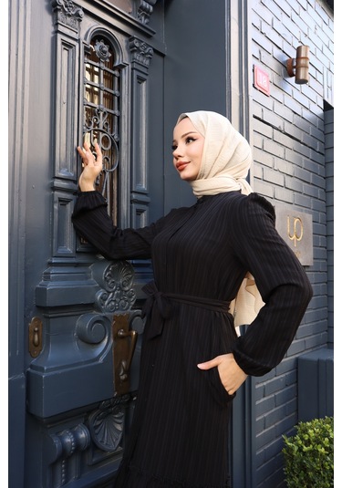 Kadın Siyah Boydan Düğmeli Eteği Piliseli Kuşaklı Lara Keten Uzun Tesettür Elbise Siyah