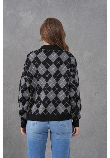 Kadın Polo Yaka Yarım Pat Düğme Detay Desenli Oversize Triko Kazak Siyah