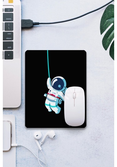 Sonictouch Astronot Temalı Siyah Pürüzsüz Yüzey Kaymaz Taban Dikişsiz Kenar Gamer Oyuncu Mouse Pad 1 Mousepad
