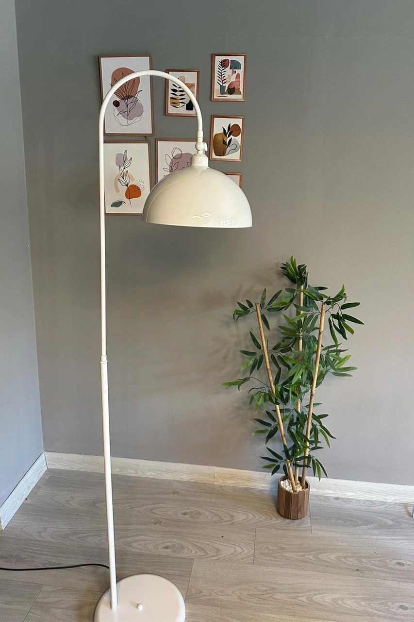 Beyaz Lambader Hareketli Başlık Modern Dekoratif Metal Oturma Odası Çalışma Odası Zemin Lambası Beyaz