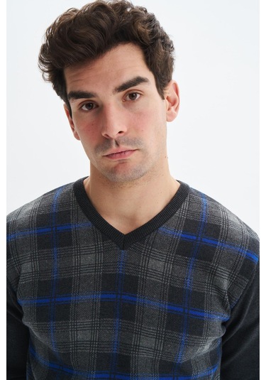 Arma Erkek Slim Fit Likralı Akrilik Kumaş V Yaka Kareli Kazak K0kro0860 Gri