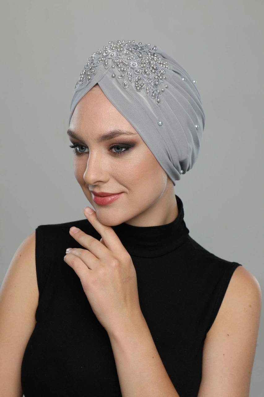 Kopma Motifli Astarlı Işlemeli Açık Gri Dantelli Hazır Türban Tesettür Abiye Bone Açık Gri Dantel