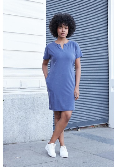 Kadın Modal İpeksi Hafif Esnek Kumaş Geniş Sıfır Yaka Patlı Düşük Omuzlu Yan Cepli Diz Boy Elbise-indigo Indigo