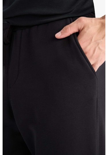 Defacto Regular Fit Beli Bağcıklı Cepli Düz Paça Kalın Eşofman Altı D7836AX25SP Siyah Defacto Regular Fit Beli Bağcıklı Cepli Düz Paça Kalın Eşofman Altı D7836AX25SP Siyah