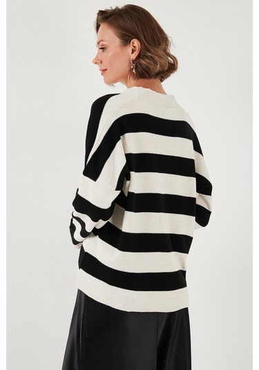 Lela Regular Fit Çizgili V Yaka Düğmeli Soft Akrilik Bayan Hırka 4615188 Taş-Siyah