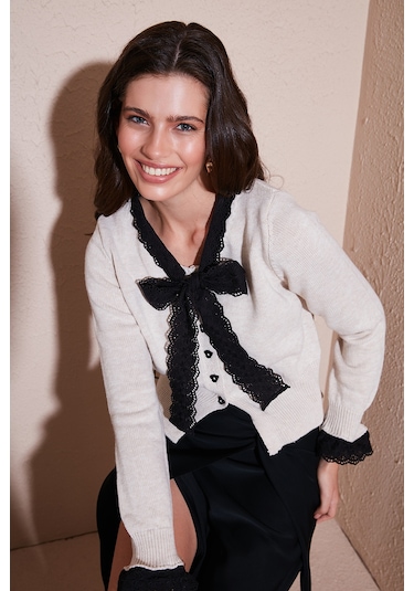 Lela Premium Dantelli Bağlamalı Yaka Regular Fit Düğmeli Triko Bayan Hırka 680Hi00251 Vizon