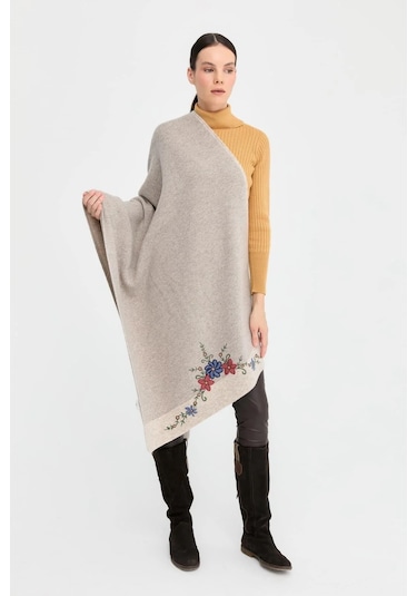 Desen Triko Üç Çiçekli Nakış İşlemeli Kadın Yün Şal 24055 Bej