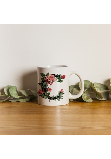 C Baş Harf Kırmızı Güller İle Sarılı Bardak 330 Ml Kişiye Özel Çiçekli Hediye Beyaz