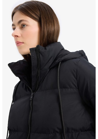 DeFacto Standart Fit Kapüşonlu Fermuarlı Cepli Şişme Mont E9592AX25SPBK27 Siyah