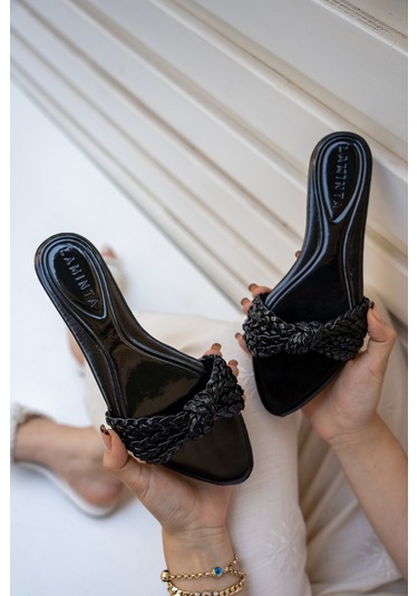 Mirim Örgü Detaylı Kadın Terlik Siyah