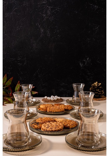 Mest Irem 18 Parça 6 Kişilik Füme Pasta Tabaklı Çay Bardağı Seti 132 Cc - Modern Ve Zarif Siyah