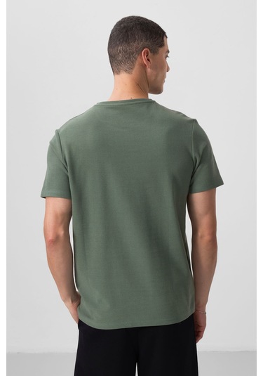 Yeşil Yüzeyi Dokulu Rahat Form Basic Erkek T-shirt - 88436 Yeşil