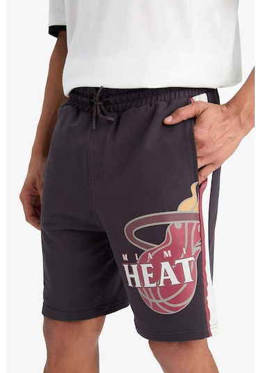 DeFactoFit NBA Miami Heat Standart Fit Kısa Paça Şort E2190AX25SMAR210