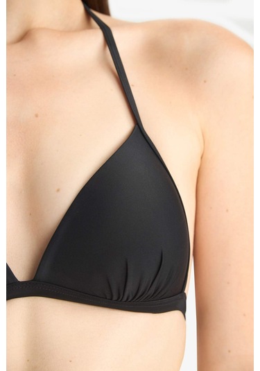 Defacto Regular Fit Üçgen Bikini Üstü-fall İn Love E1692ax25smbk81 Siyah Defacto Regular Fit Üçgen Bikini Üstü-fall İn Love E1692ax25smbk81 Siyah