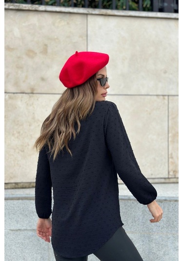 Kadın Siyah Uzun Truvakar Kol, Öpücük Yaka, Ponponlu Kumaş Basic Kesim Bluz - Tesettüre Uygun Siyah