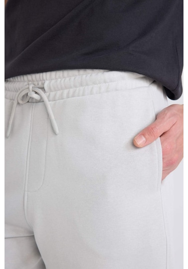 DeFacto Regular Fit Düz Paça Basic Düz Şort B8672AX25SPGR184