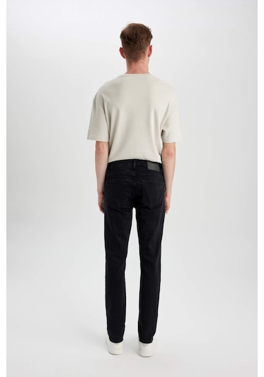 DeFacto Carlo Skinny Fit Ekstra Dar Kalıp Normal Bel Ekstra Dar Paça Siyah Jean Pantolon S2285AZ24SPNM40 DeFacto Carlo Skinny Fit Ekstra Dar Kalıp Normal Bel Ekstra Dar Paça Siyah Jean Pantolon S2285AZ24SPNM40