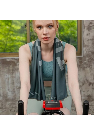 Gri Egzersiz Soğutma Havlusu Üç Katmanlı Süper Yumuşak Cilt Dostu Çabuk Kuruyan Nem Emici Nefes Alabilen Spor Havlusu Gri