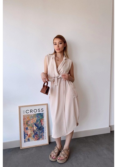 Kadın Bej Kalın Askılı, Kruvaze Yaka, Düz Desen, Aerobin Yırtmaçlı, Kemerli Midi Elbise Bej