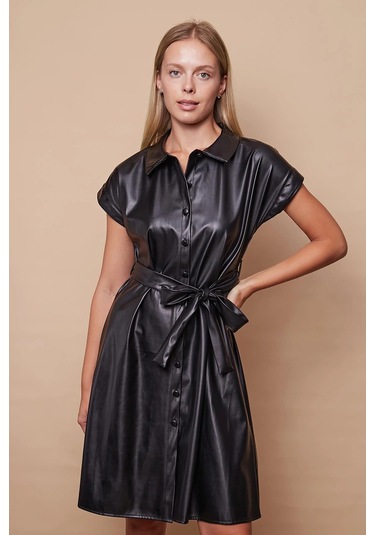 Kadın Hafif Likralı Ekolojik Deri Yakalı Düşük Omuzlu Yan Cepli Düğmeli Diz Boy Elbise-siyah Siyah