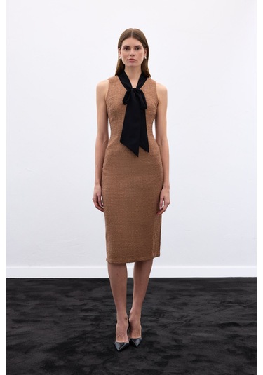Fularlı Kolsuz Tüvit Elbise - Karamel-136639 Karamel