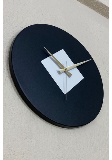 Roundka Model Metal Sıvama Akar Sessiz Mekanizmalı Duvar Saati 40 40 Cm Siyah Beyaz