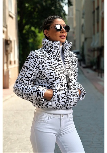 Kadın Beyaz Siyah Yazılı Dik Yaka Kısa Şişme Mont